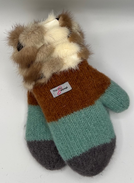 Mittens with brown and mint fur